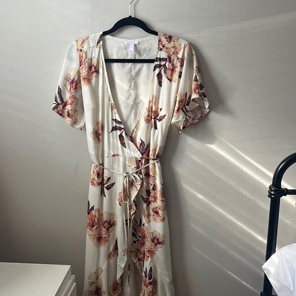 Cream floral maxi dress - Picture 2 of 3